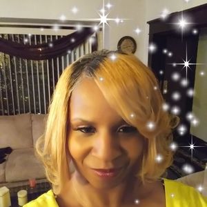 Meet your Posher, Dionne